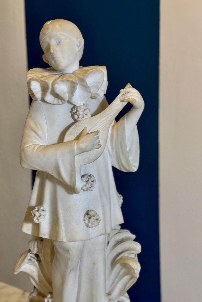 Statue Depicting Pierrot With Mandolin Marble-photo-7