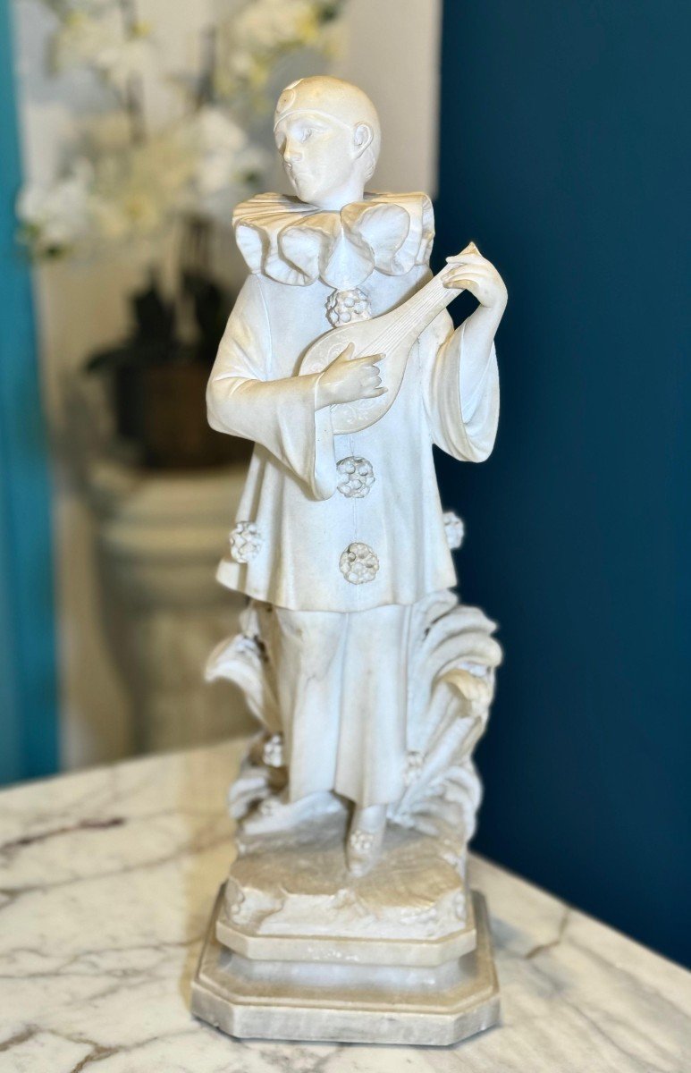 Statue Depicting Pierrot With Mandolin Marble