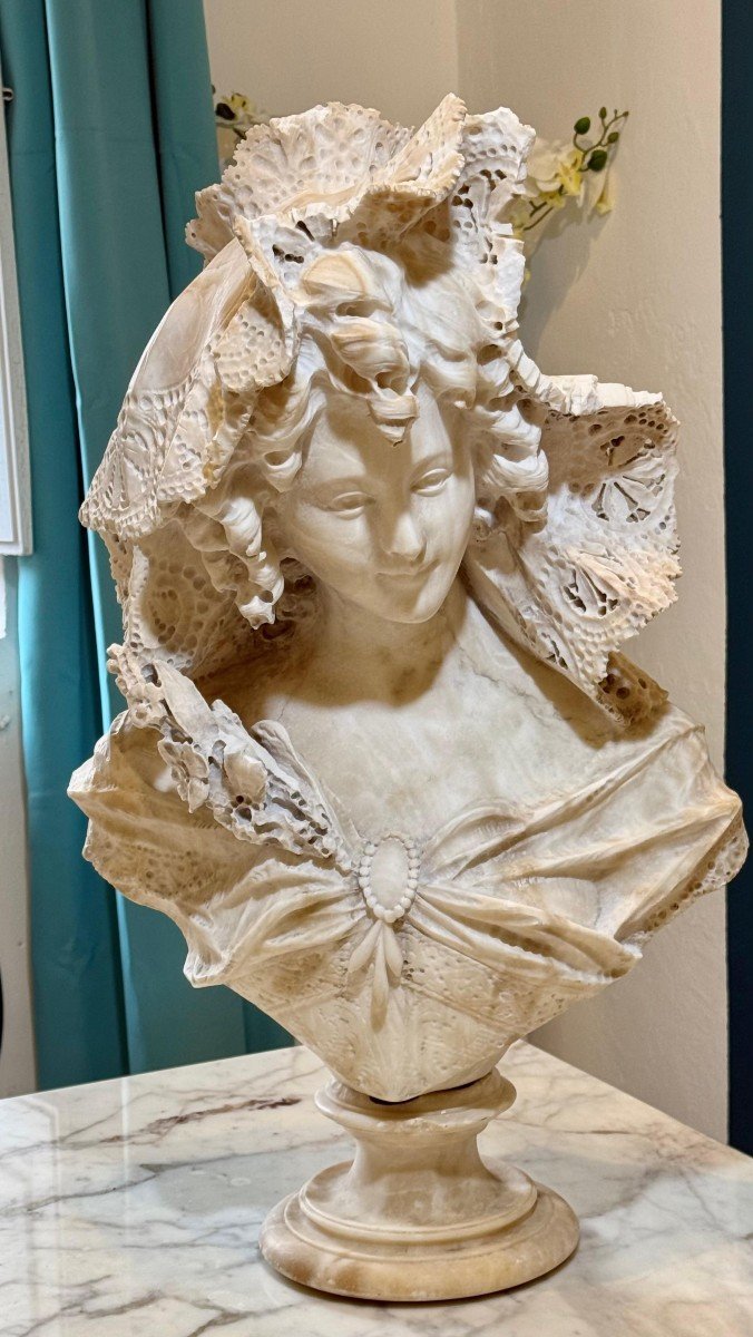 Great Bust Depicting A Beautiful Young Lady Smiling, With A Large Hat On Her Head Marble -photo-4