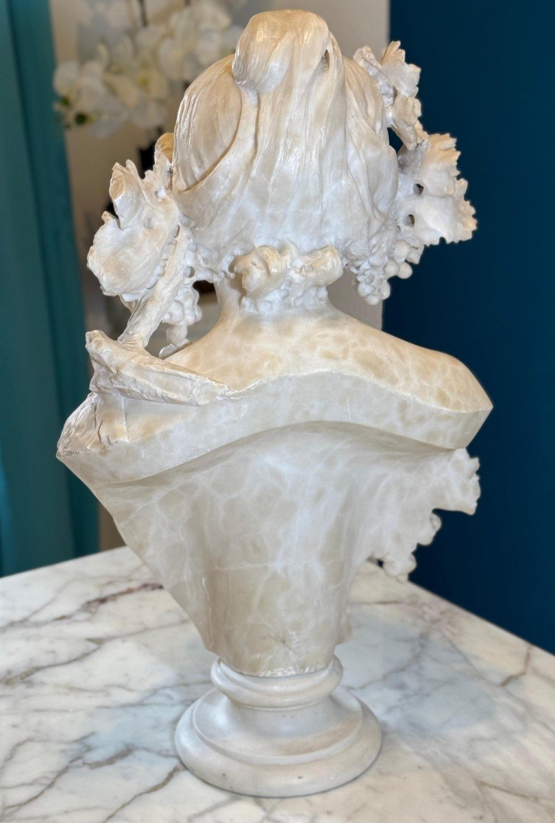 Bust Depicting A Lady With Leaves And Grapes On Her Head Marble -photo-3