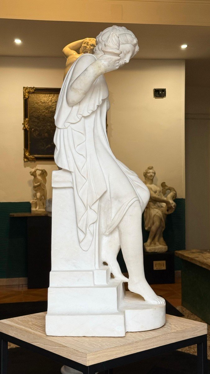 Grande Statue Représentant Une Jeune Fille Classique, Réalisée à La Main Carrara Marble-photo-1