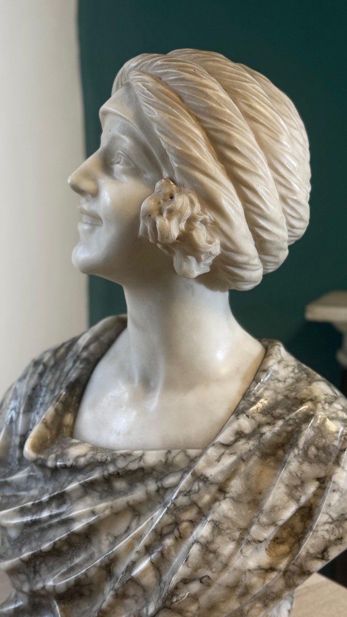 Bust Depicting A Lady Smiling In White Statuary Carrara Marble And Arabesque Marble-photo-2