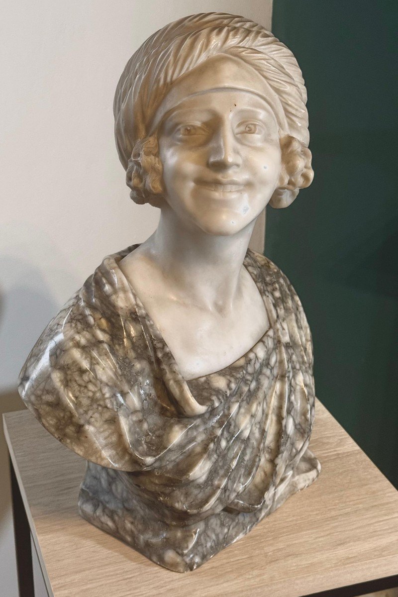 Bust Depicting A Lady Smiling In White Statuary Carrara Marble And Arabesque Marble-photo-5