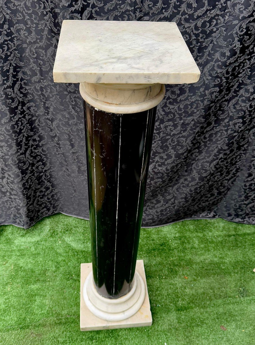 Column In Black Marble And White Statuary Carrara Marble -photo-4