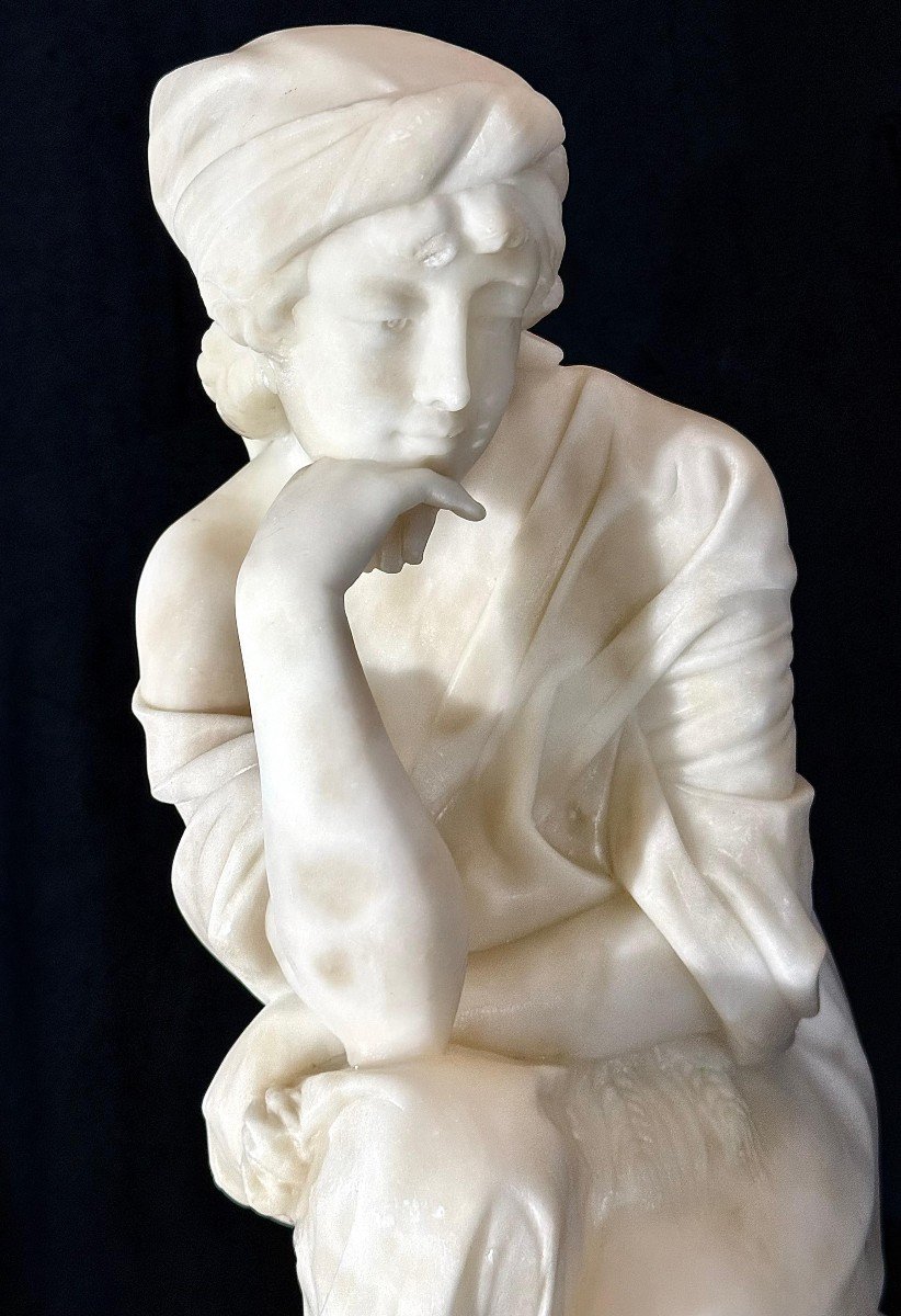 Statue Depicting A Lady Sitting Marble-photo-2