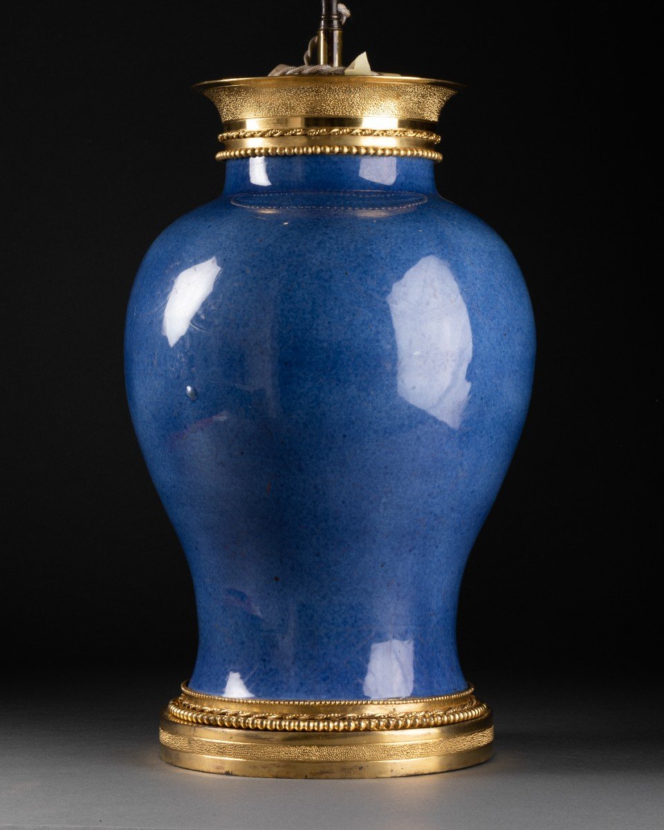 18th Century Chinese Porcelain Vase-photo-2