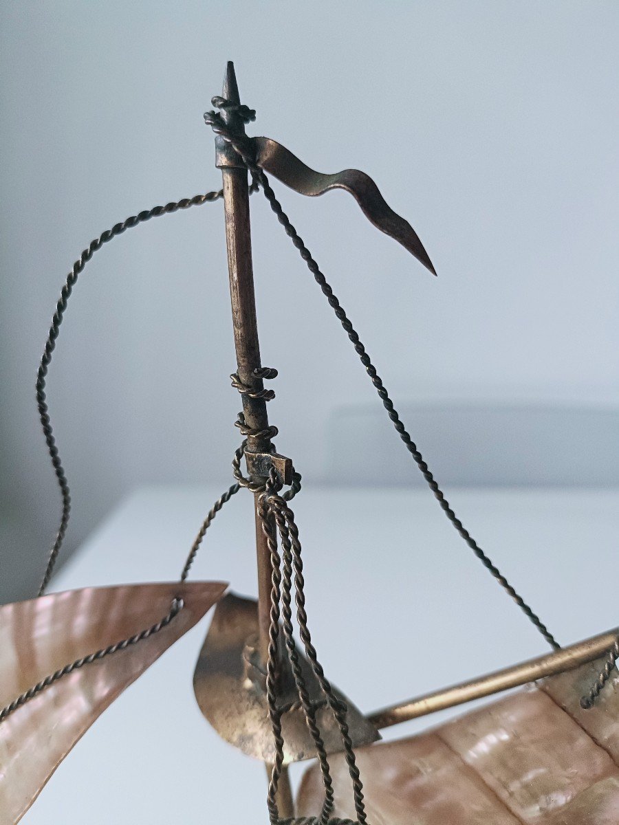 Mother-of-pearl And Brass Inkwell In The Shape Of A Boat -photo-3