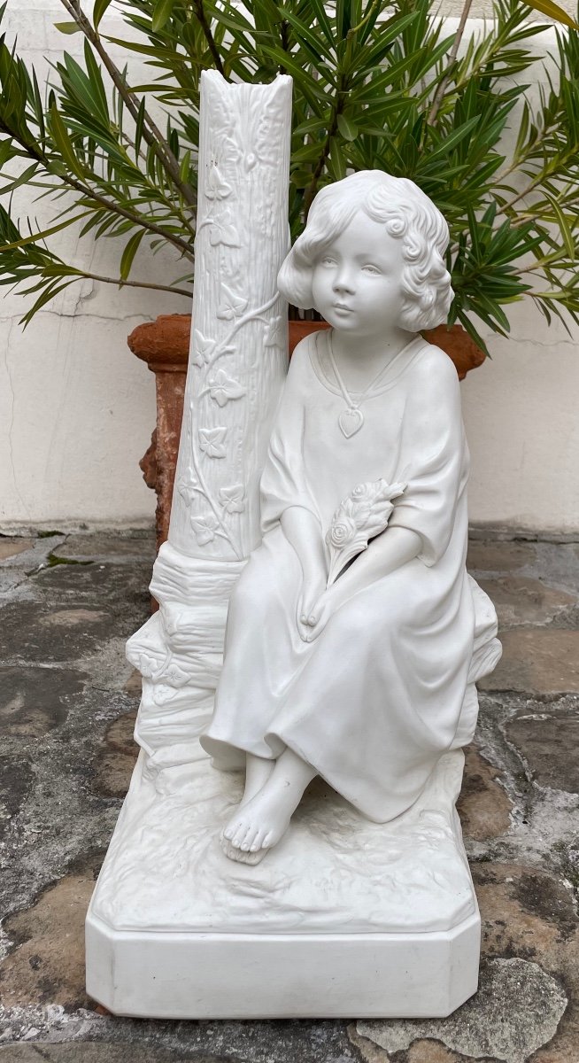 Cookie Sculpture. Little Girl In The Tree Trunk