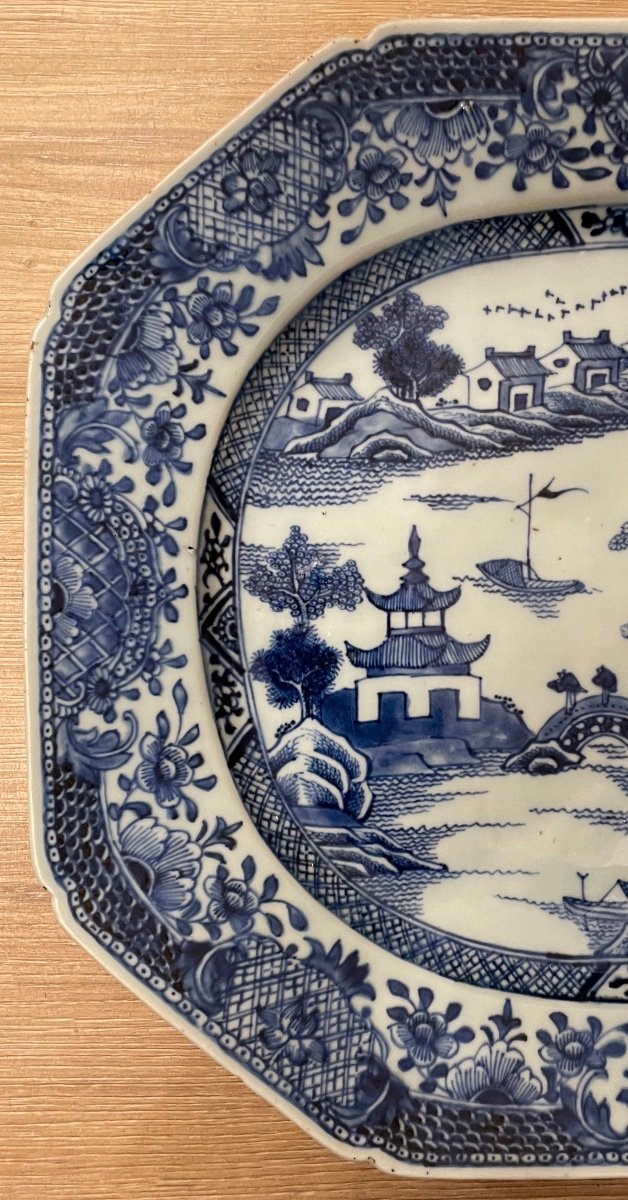 Plat Qianlong. Porcelaine De Chine Bleu Blanc  18e Siècle-photo-2