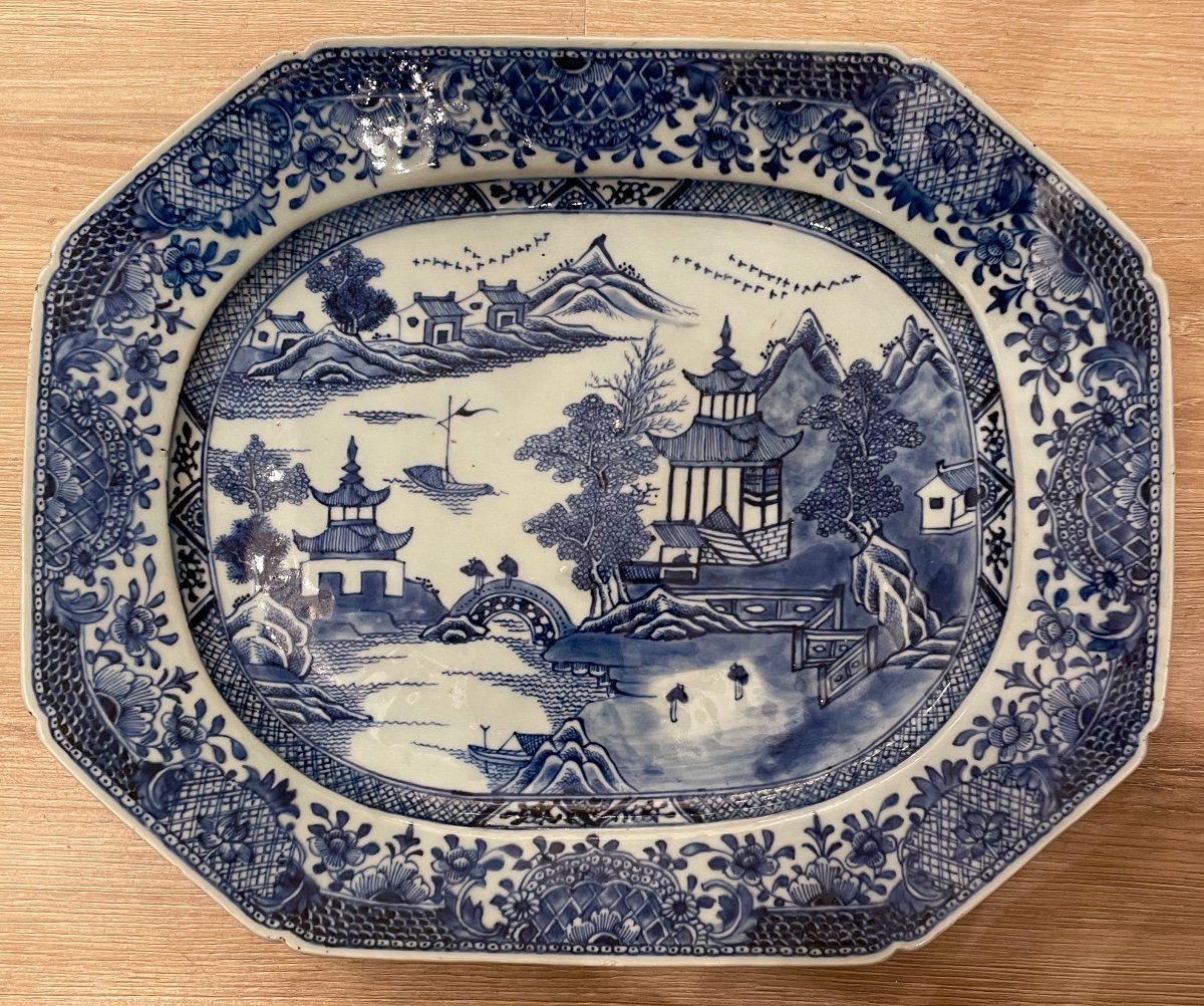 Plat Qianlong. Porcelaine De Chine Bleu Blanc  18e Siècle-photo-1