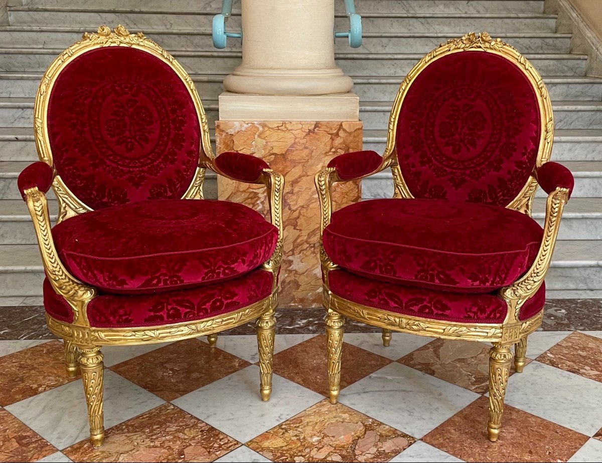 Salon Louis XVI En Bois Doré. 6 Fauteuils Et Un Canapé-photo-1