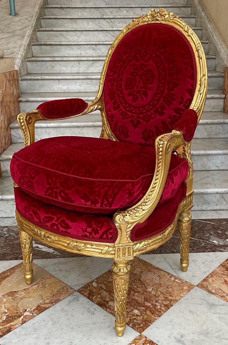 Salon Louis XVI En Bois Doré. 6 Fauteuils Et Un Canapé-photo-3