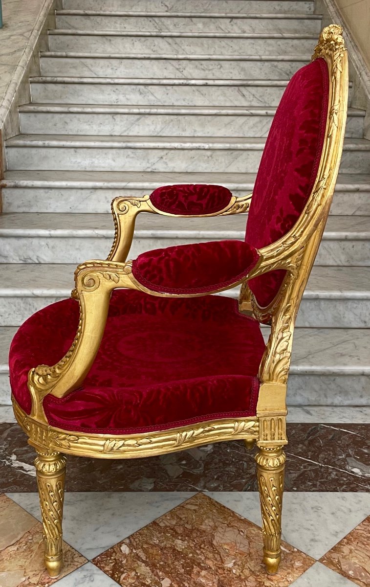 Salon Louis XVI En Bois Doré. 6 Fauteuils Et Un Canapé-photo-4