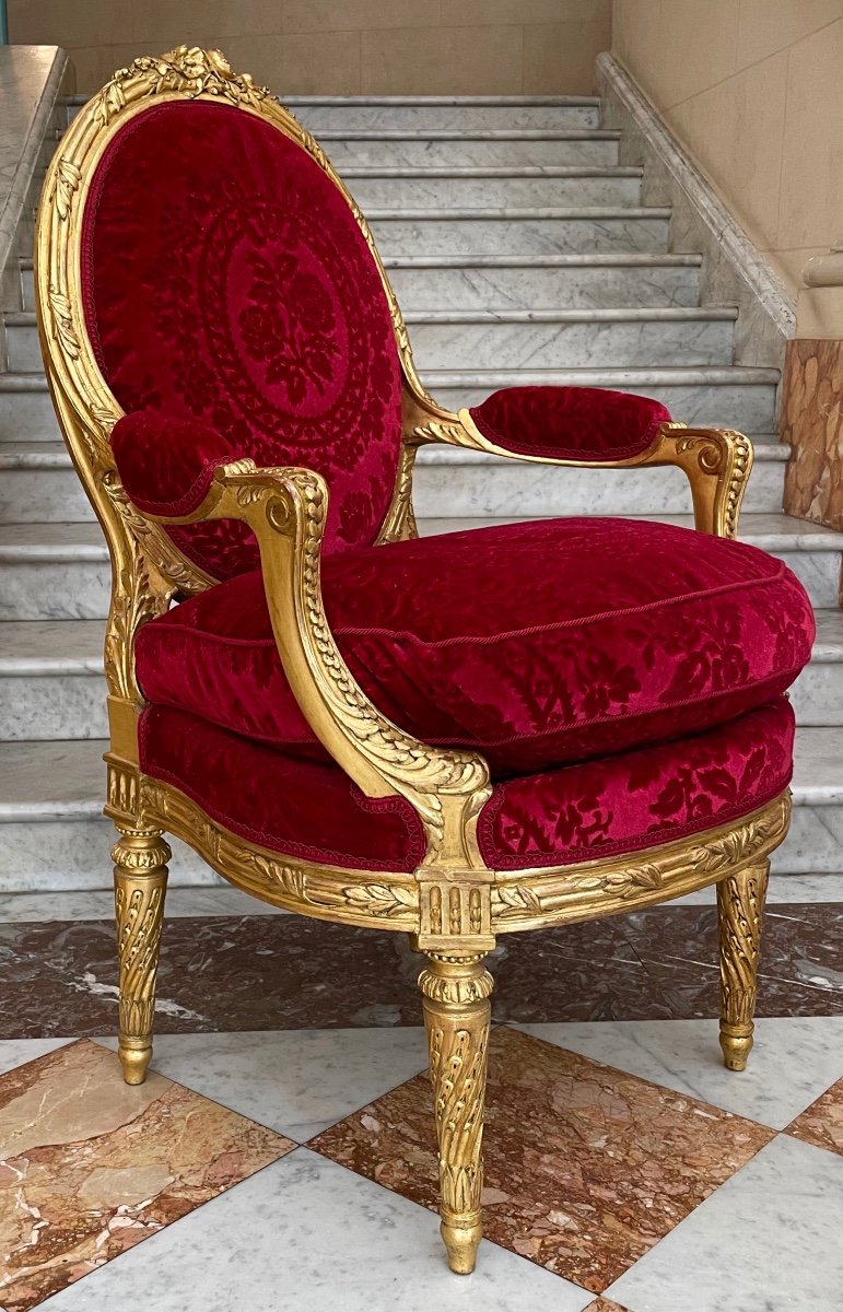 Salon Louis XVI En Bois Doré. 6 Fauteuils Et Un Canapé-photo-5