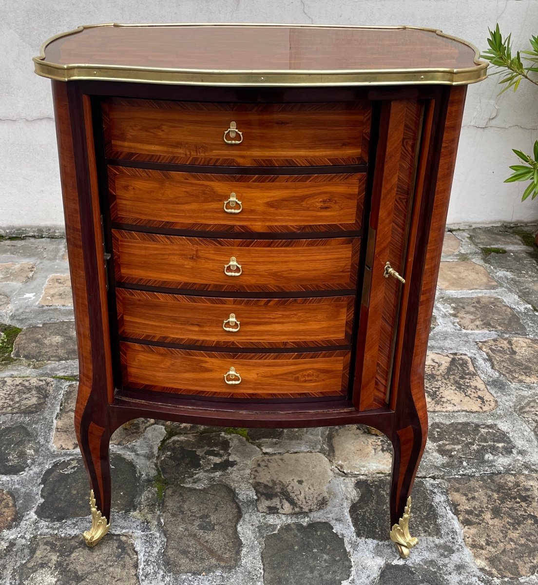 Commode Louis XV à Rideau, Estampillée De l'Escalier De Cristal -photo-2