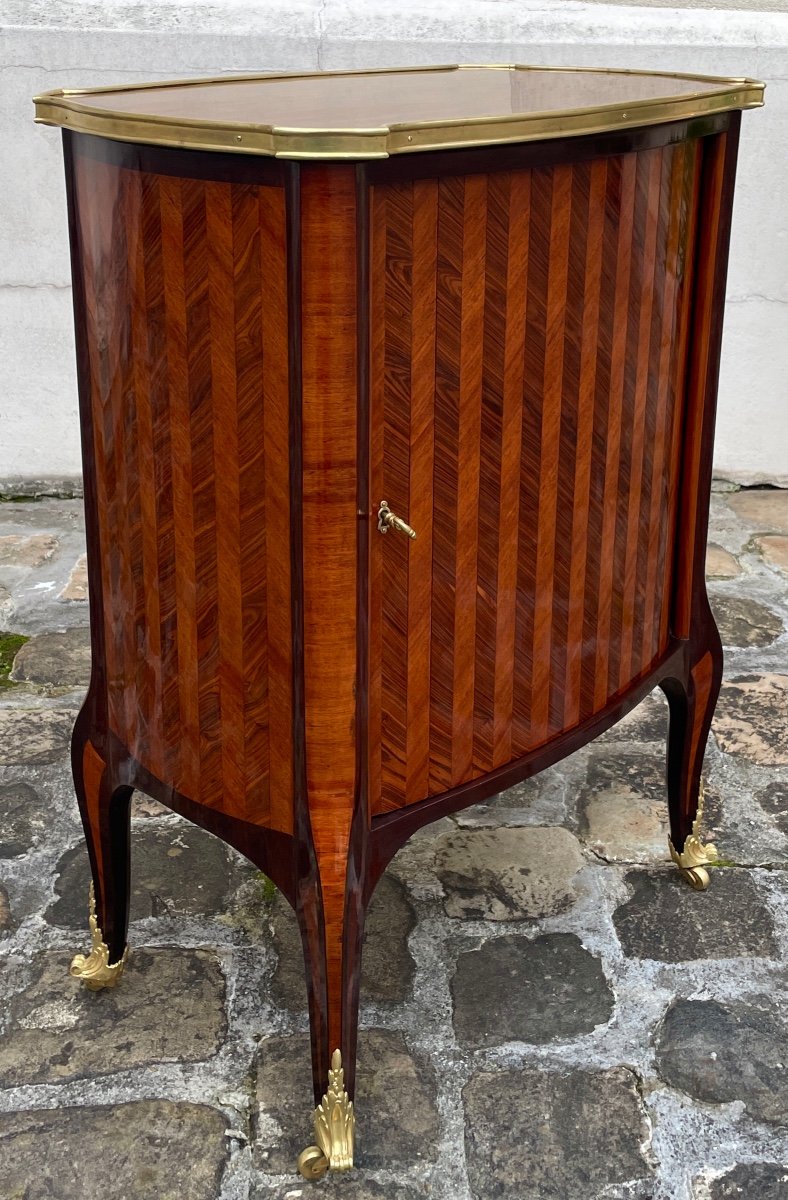 Commode Louis XV à Rideau, Estampillée De l'Escalier De Cristal -photo-1