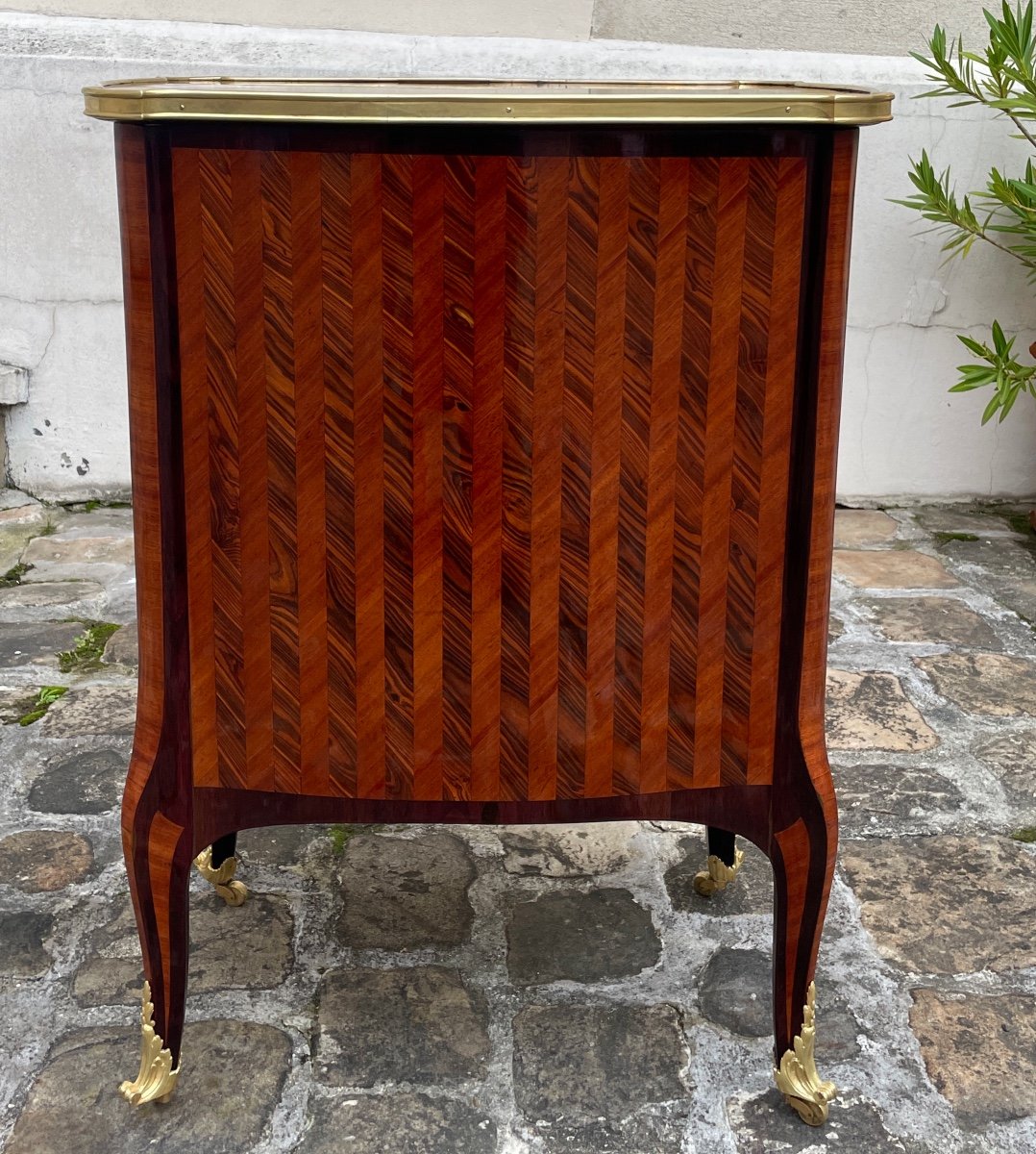 Commode Louis XV à Rideau, Estampillée De l'Escalier De Cristal -photo-5