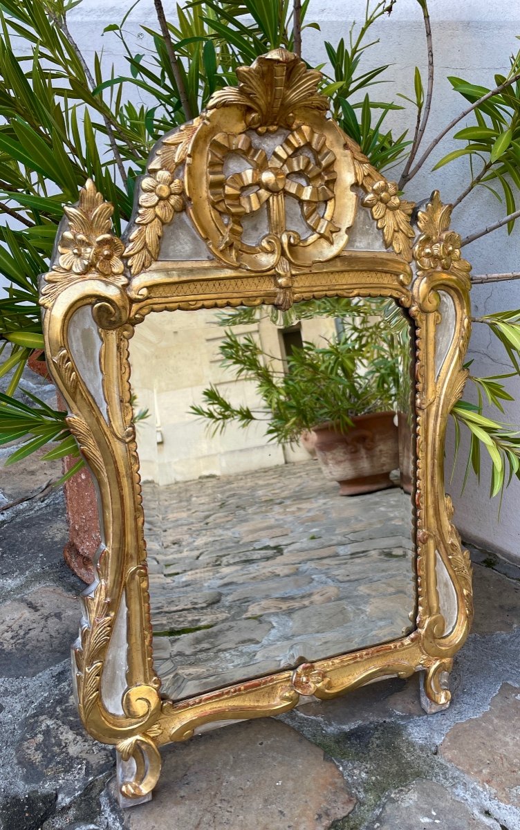 Miroir Louis XVI En Bois Sculpté Et Doré .