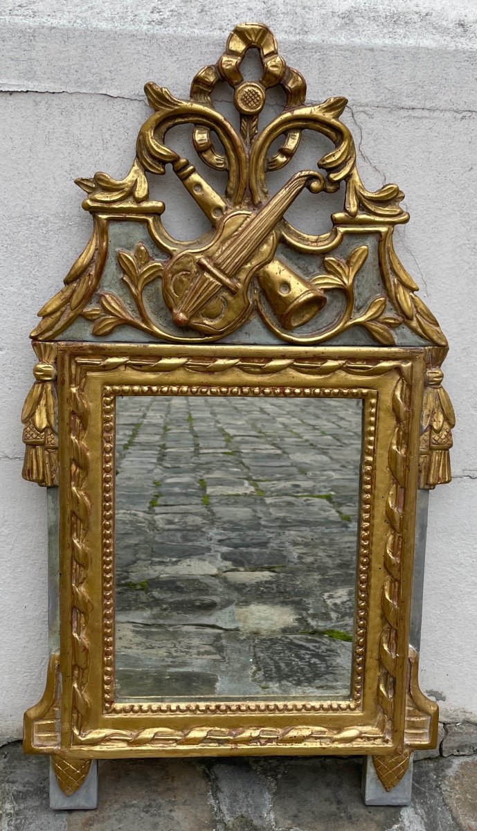 Louis XVI Mirror In Carved And Gilded Wood