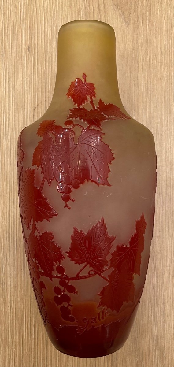 Emile Gallé. Vase Art Nouveau Aux Feuilles De Vigne Rouges