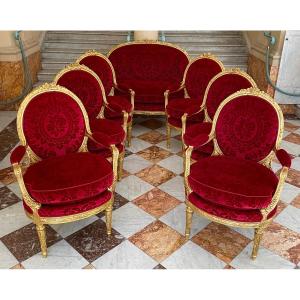 Salon Louis XVI En Bois Doré. 6 Fauteuils Et Un Canapé