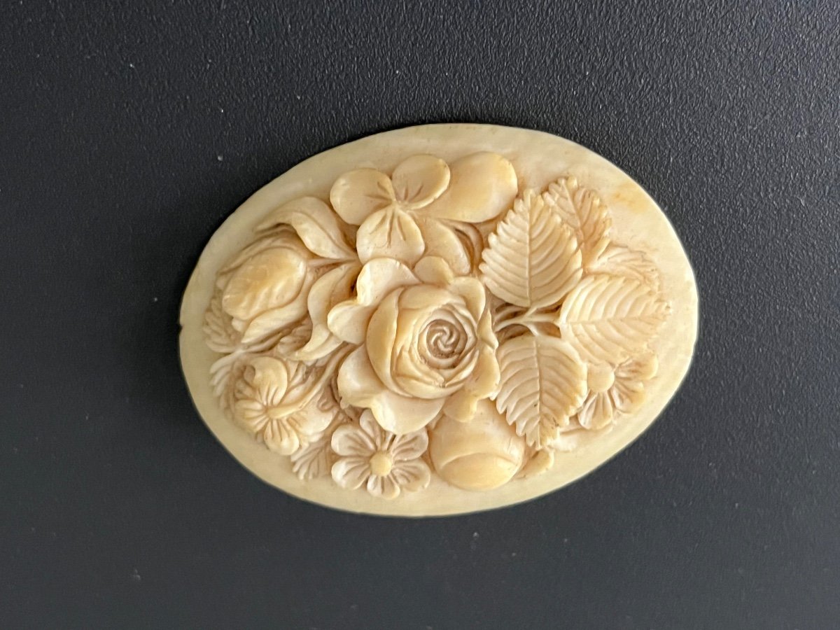 19th Century Dieppe Ivory Brooch -photo-1