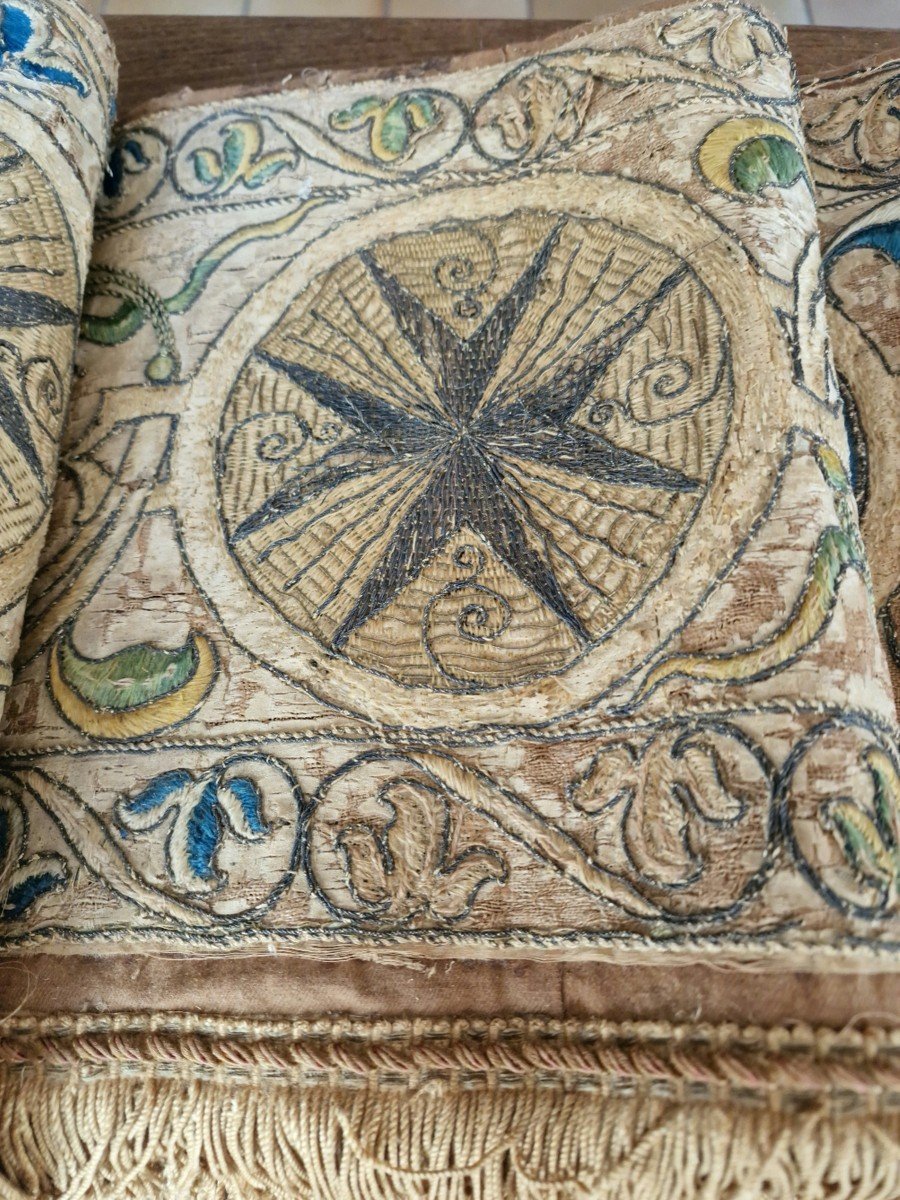 Grand Bandeau De Broderie -XVII ème Siecle - Polychrome Fond Or-photo-2