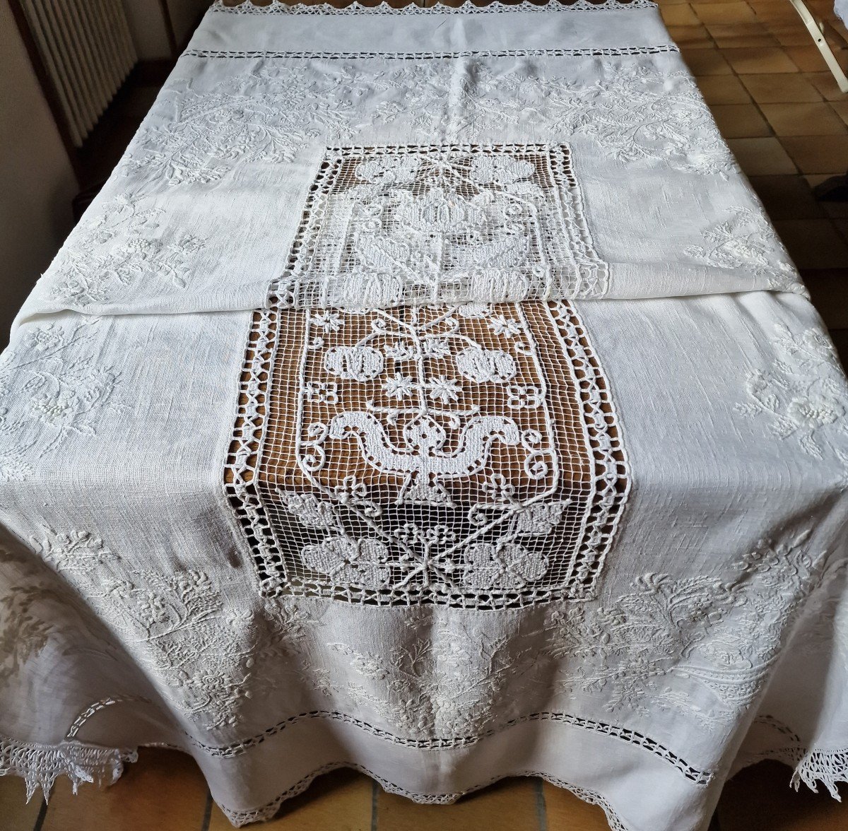 Irish Linen Tablecloth - Important Floral Embroidery - White-photo-2