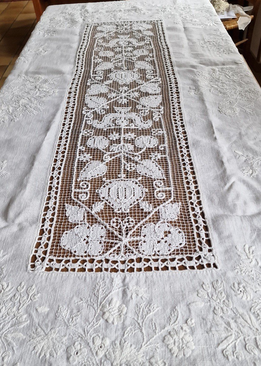 Irish Linen Tablecloth - Important Floral Embroidery - White-photo-4