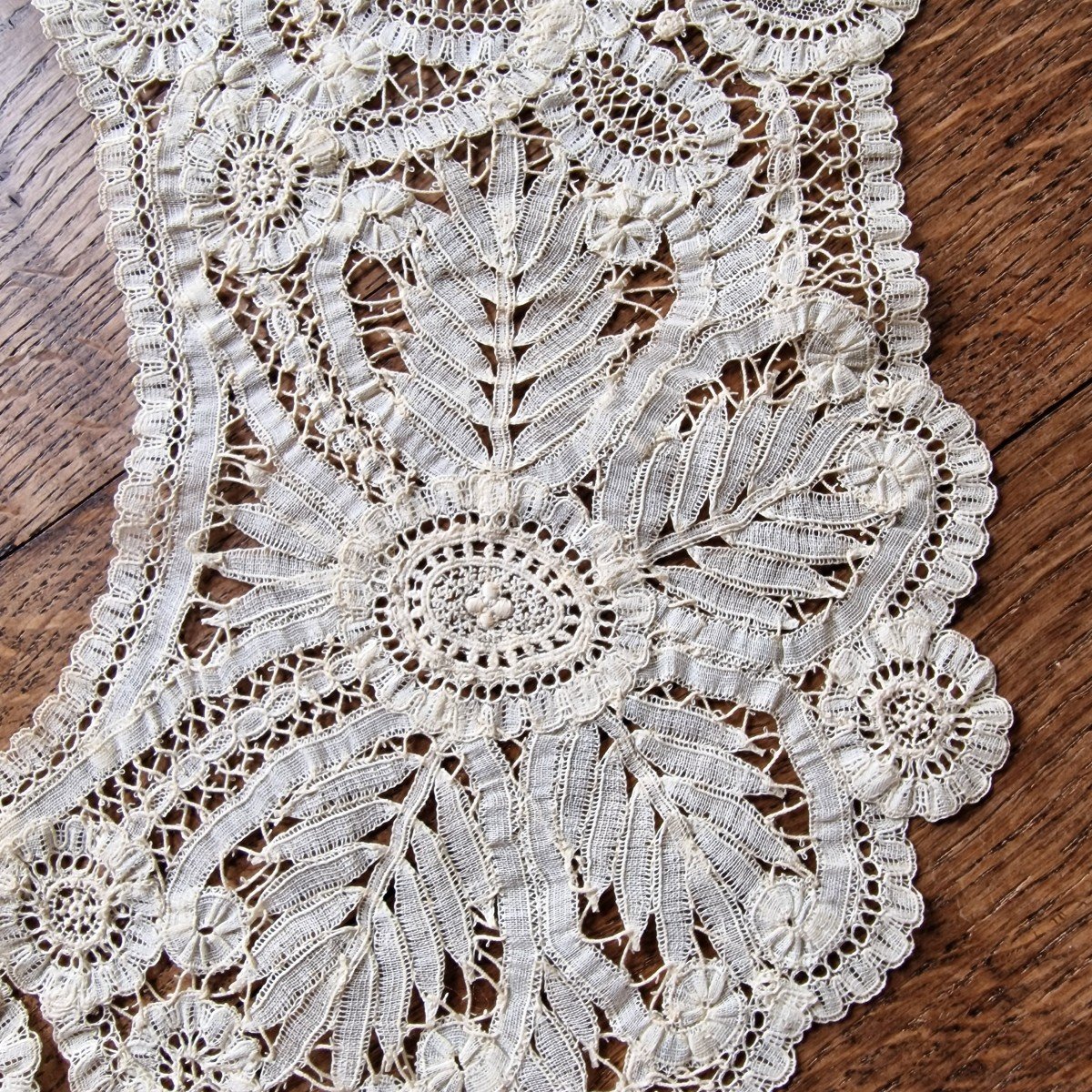 Sumptuous Mixed Needle And Bobbin Lace Brussels - 19th Century For This Large Shawl/collerette-photo-1