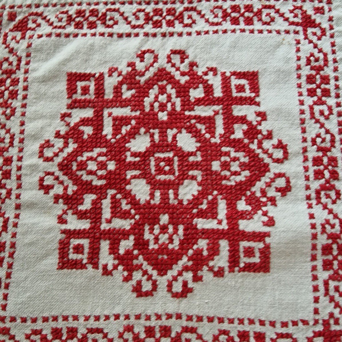 Nappe Origine Russie - Grand Metrage Dentelle Russe - Broderies Rouges-photo-3