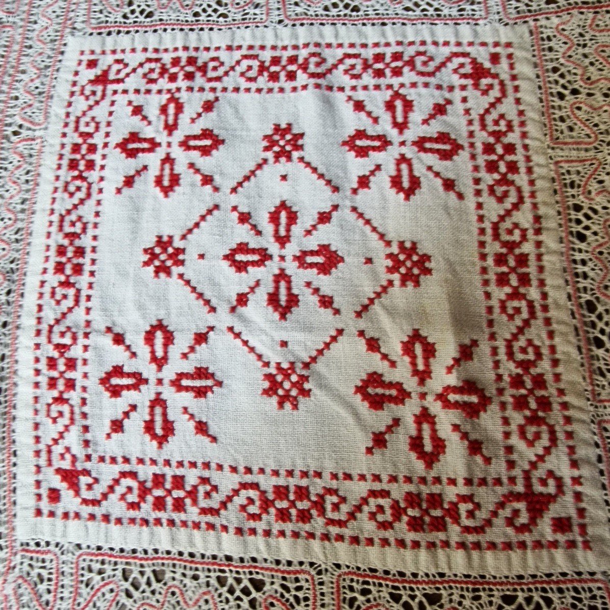 Nappe Origine Russie - Grand Metrage Dentelle Russe - Broderies Rouges-photo-5