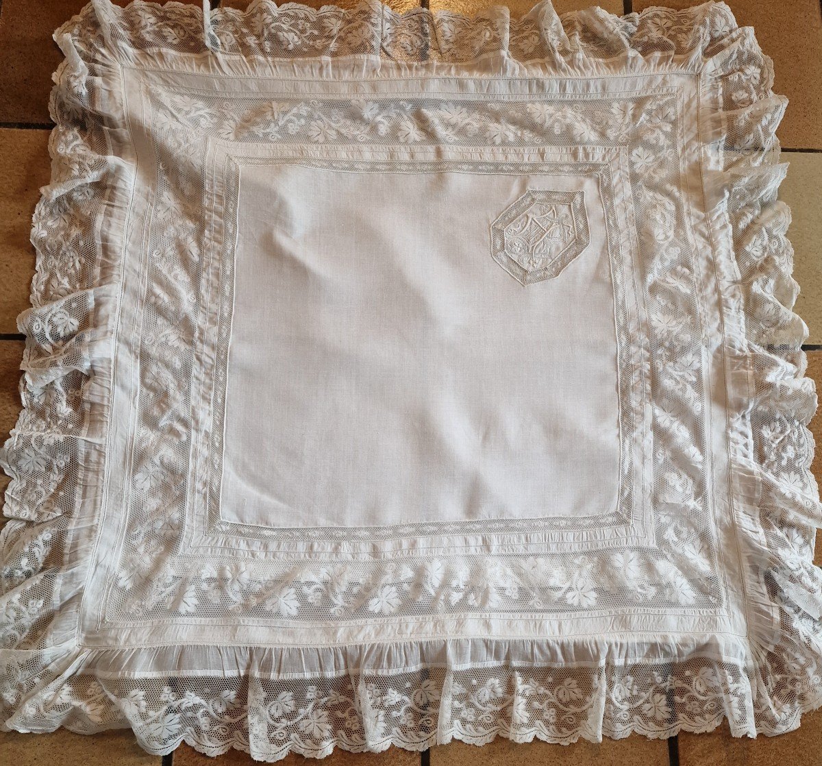 Sumptuous Pair Of Pillowcases - Fine Linen - Valenciennes Lace-photo-3