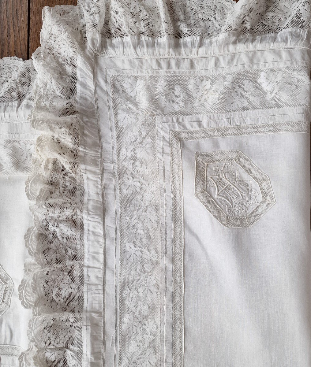 Sumptuous Pair Of Pillowcases - Fine Linen - Valenciennes Lace-photo-4