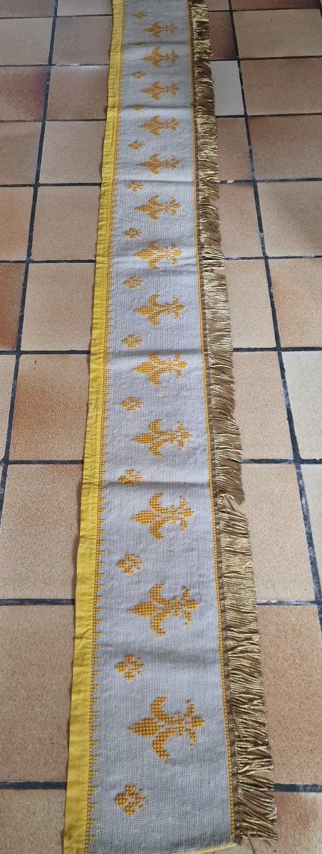 In Front Of Catholic Altar - Hand Embroidery - Beautiful Gold Trimmings - Lily Flowers