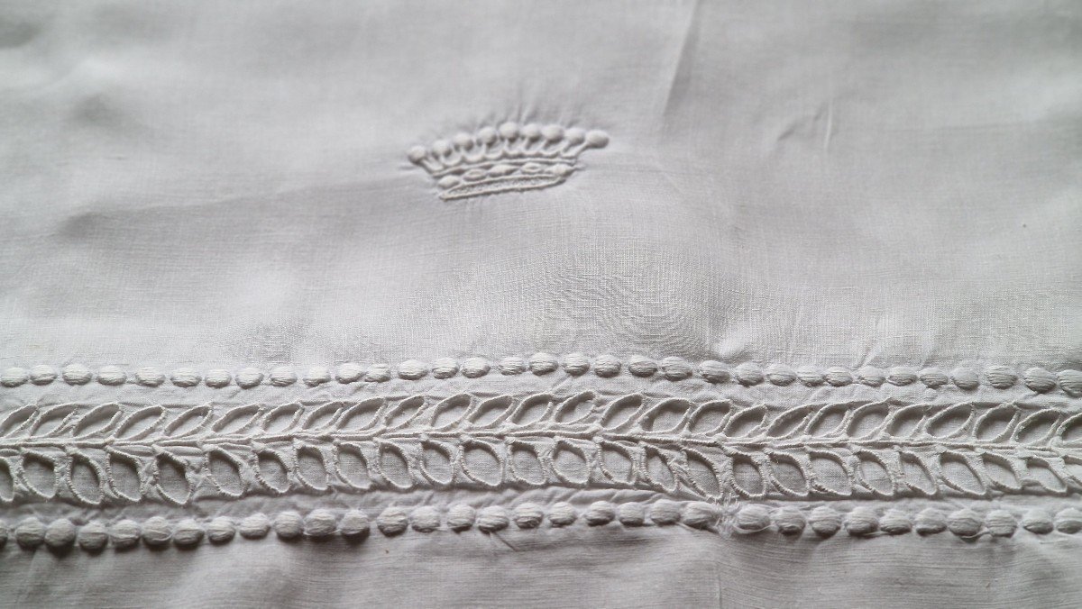 Fine Linen Sheet - Embroidery Border - Count's Crown-photo-4