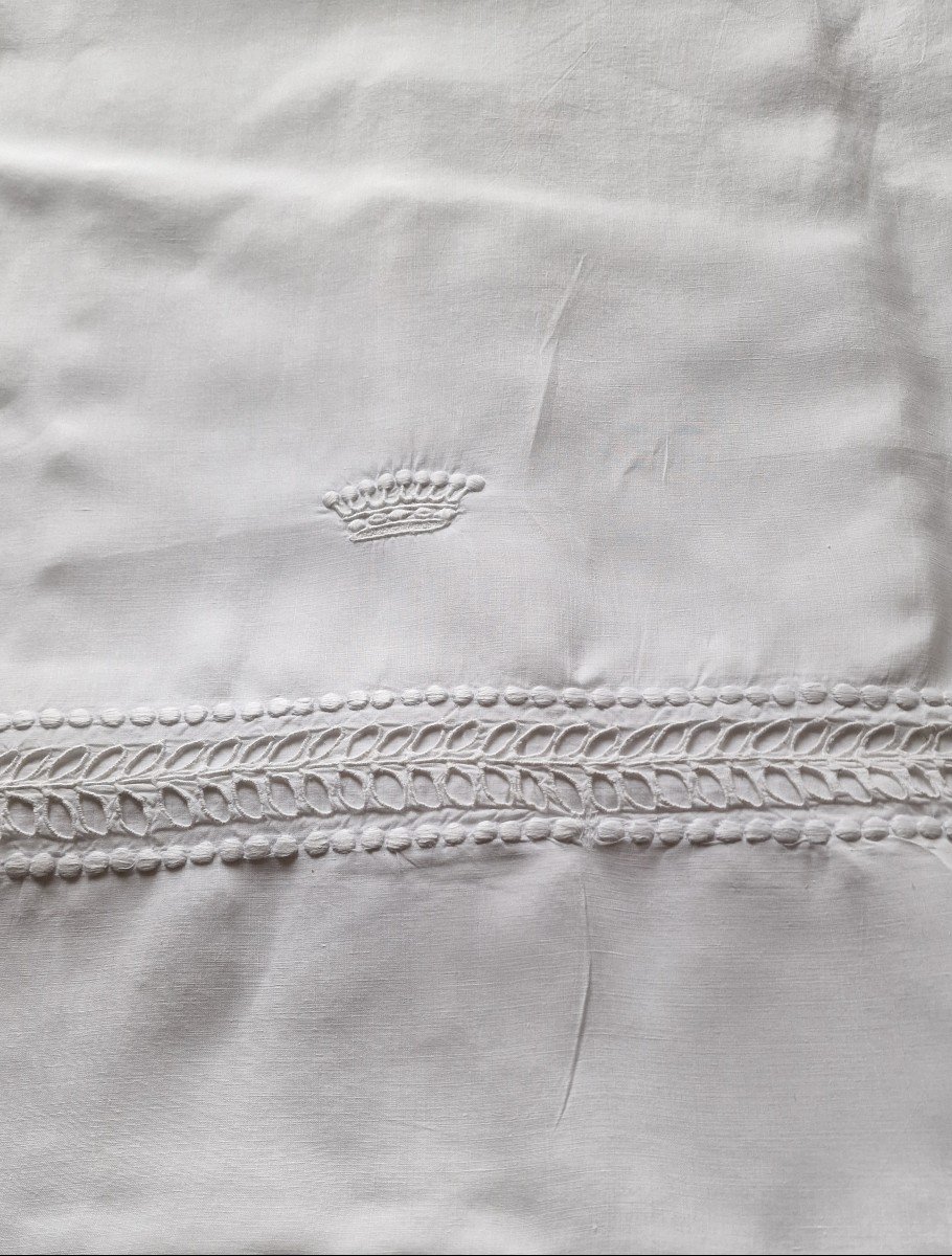 Fine Linen Sheet - Embroidery Border - Count's Crown