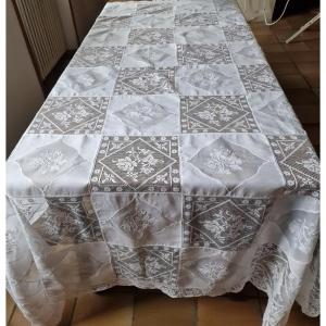 Rectangular Tablecloth With Embroidery And Lace - White