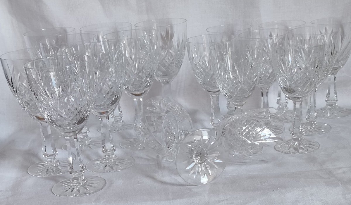   Ensemble  de  18   Verres  Cristal  Taillé  Main   De  La Cristallerie  De Lorraine -photo-1