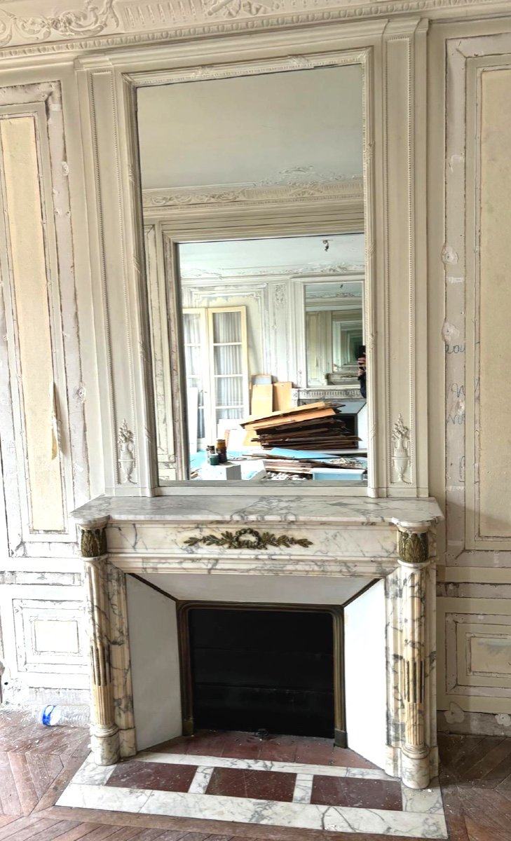 Elegant And Fine Antique Louis XVI Style Fireplace In Arabescato Marble With Bronze Decor -photo-2