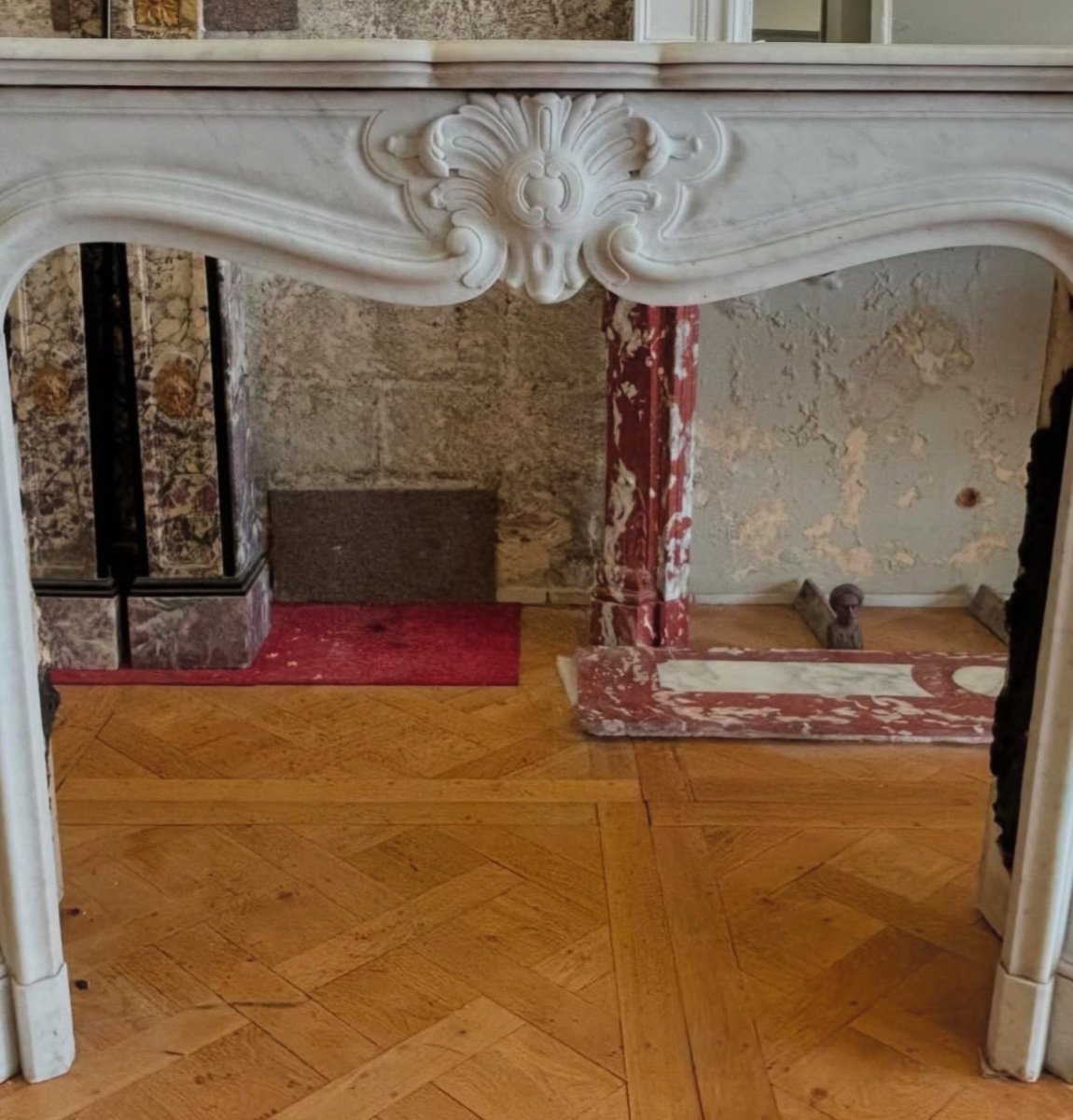 Elegant And Beautiful Antique Louis XV Style Fireplace Made Of 19th Century Carrara Marble  -photo-3