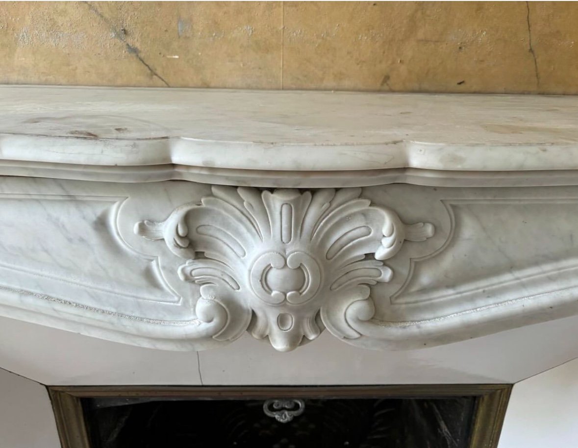 Elegant And Beautiful Antique Louis XV Style Fireplace Made Of 19th Century Carrara Marble  -photo-2