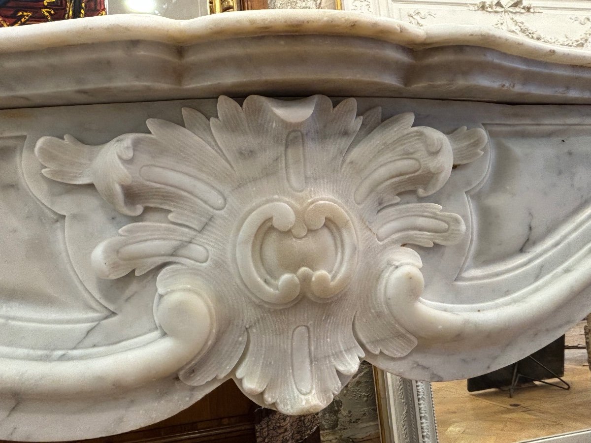 Elegant Antique Louis XV Style Fireplace Made Of White Carrara Marble, Late 19th Century-photo-1