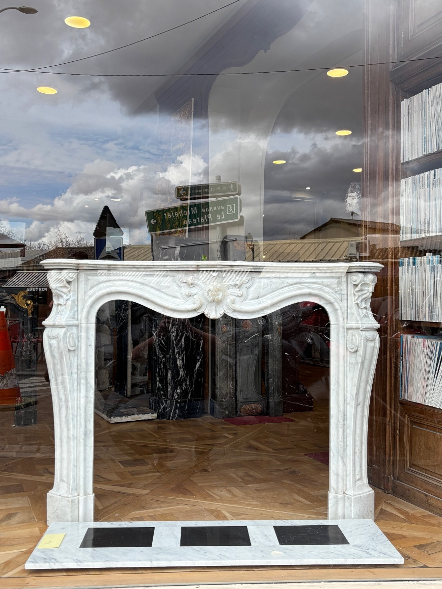 Antique Louis XV Style Fireplace In Carrara Marble Dating From The End Of The 19th Century -photo-2