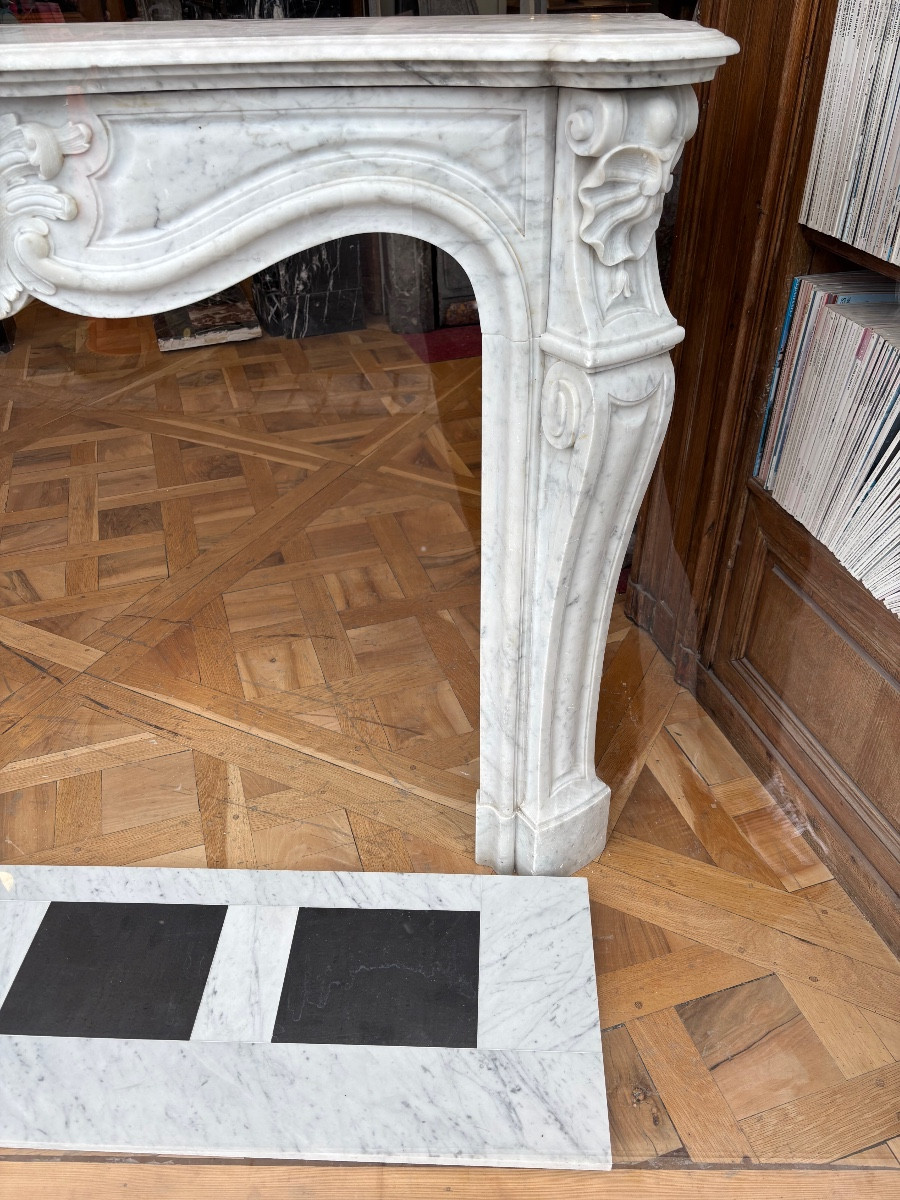 Antique Louis XV Style Fireplace In Carrara Marble Dating From The End Of The 19th Century -photo-4