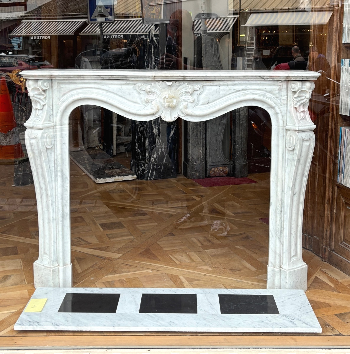 Antique Louis XV Style Fireplace In Carrara Marble Dating From The End Of The 19th Century 