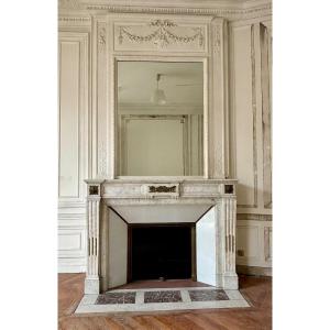 Beautiful Antique Louis XVI Style Fireplace Decorated With Gilded Bronzes In Carrara White Marble 