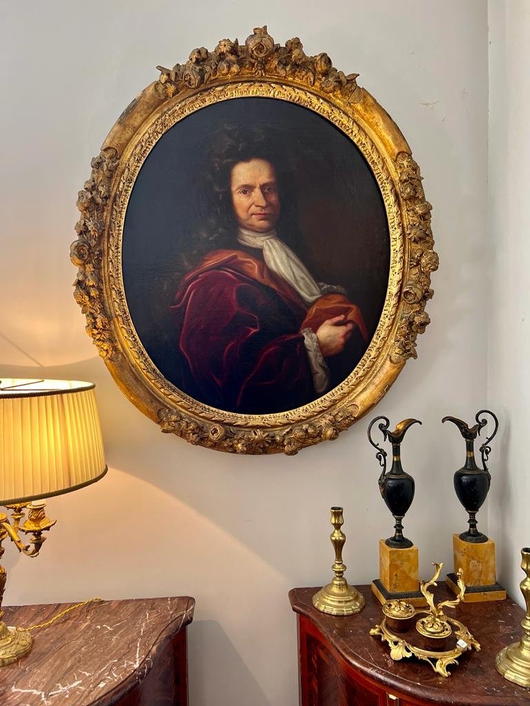 Table Portrait Of A Gentleman From The XVII Century In Its Golden Wood Frame-photo-2
