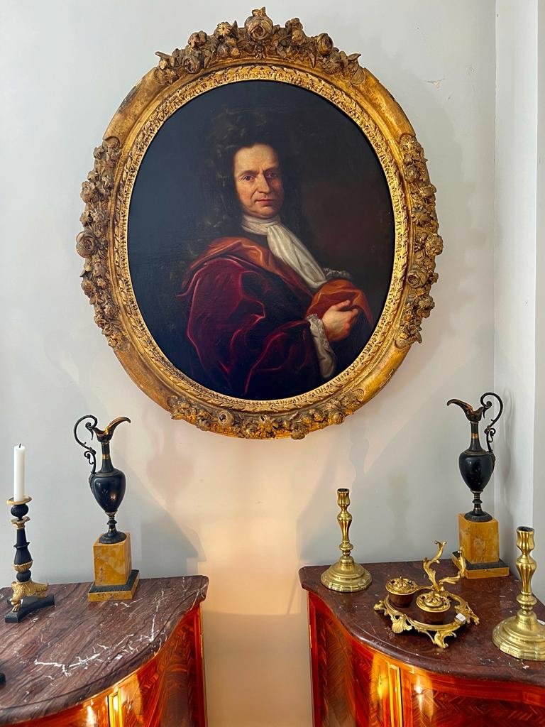 Table Portrait Of A Gentleman From The XVII Century In Its Golden Wood Frame