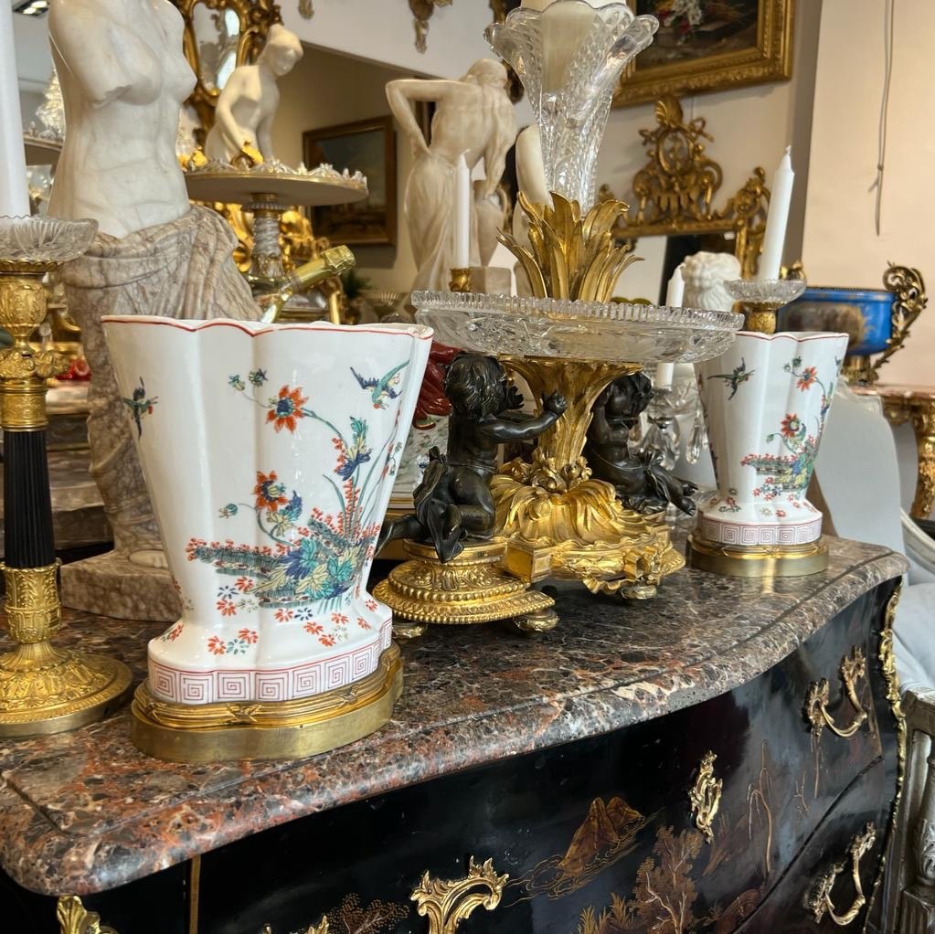 Paire De Vases En Porcelaine De Chantilly Polylobés Montés Bronze Doré Fin XIX Ieme -photo-2
